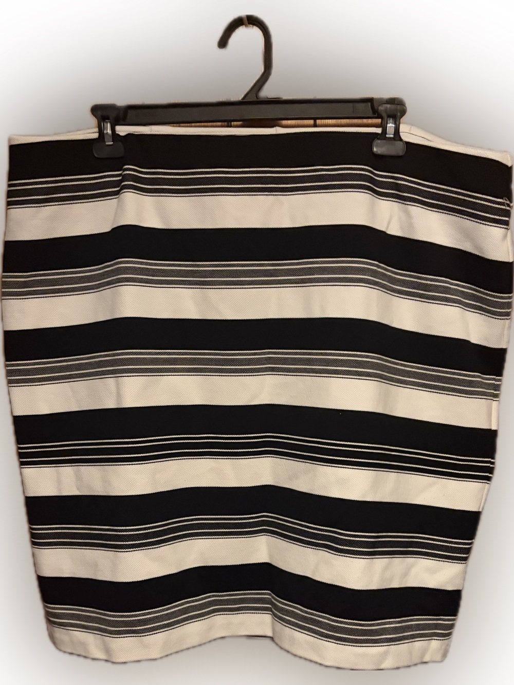Roz & Ali Black and White Striped Pencil Skirt